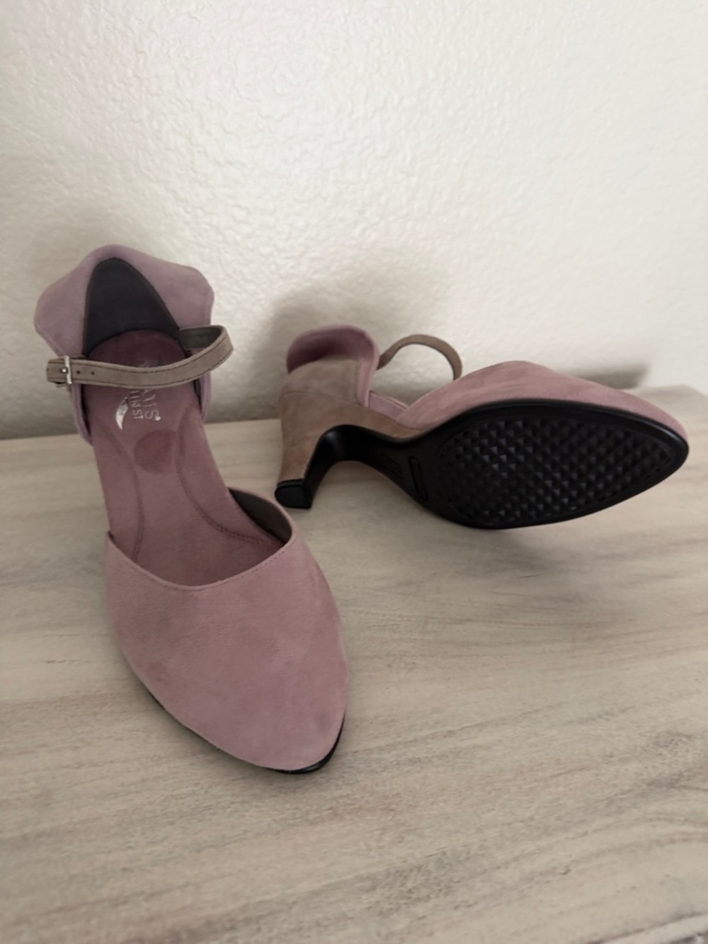 Aerosols Classic Mary Jane Suede Heels in Dusty Rose size 9 M - Picture 6 of 6